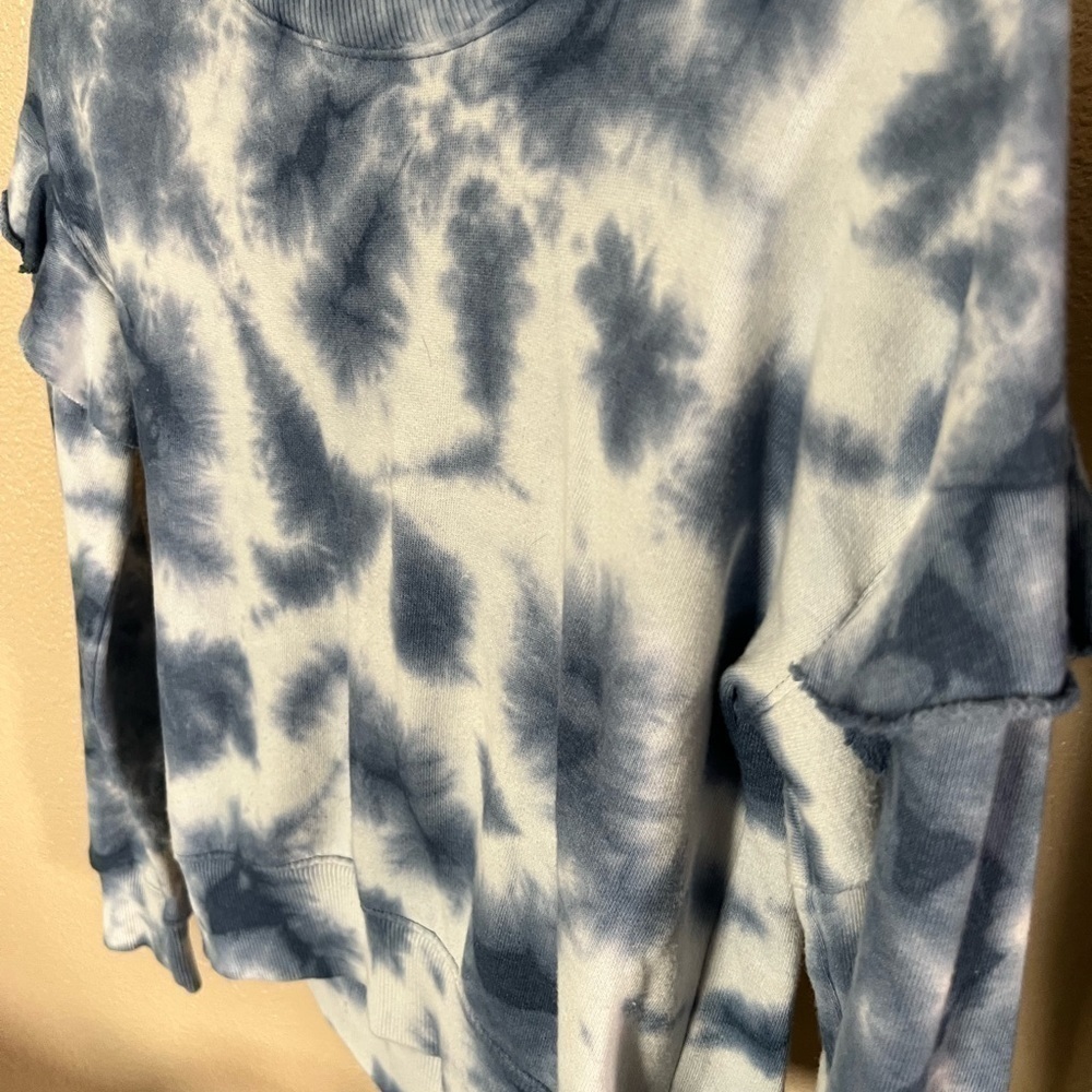 SO blue and white sweater - Picture 2 of 6
